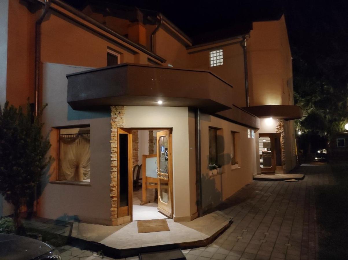 Garni Hotel Vir Vrnjačka Banja Kültér fotó